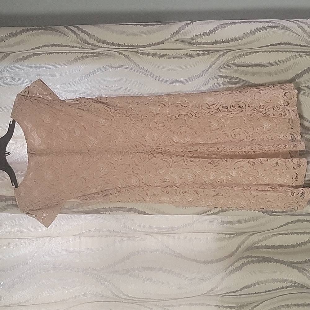 Dress - Picture 3 of 4